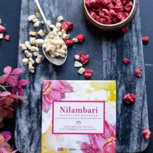 Шоколад Nilambari нежный на кэробе с клубникой и бананом (65г)