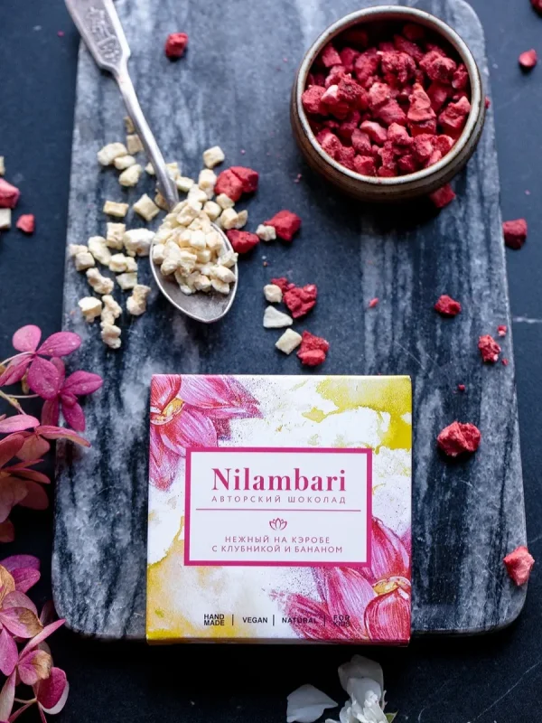 Шоколад Nilambari нежный на кэробе с клубникой и бананом (65г)