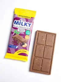 Snaq Fabriq Milky "Молочный шоколад с арахисом и изюмом" 75гр