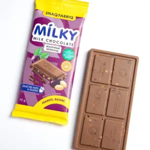 Snaq Fabriq Milky "Молочный шоколад с арахисом и изюмом" 75гр